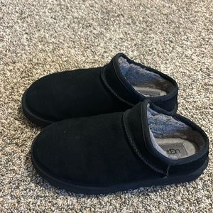 Women’s black super short uggs